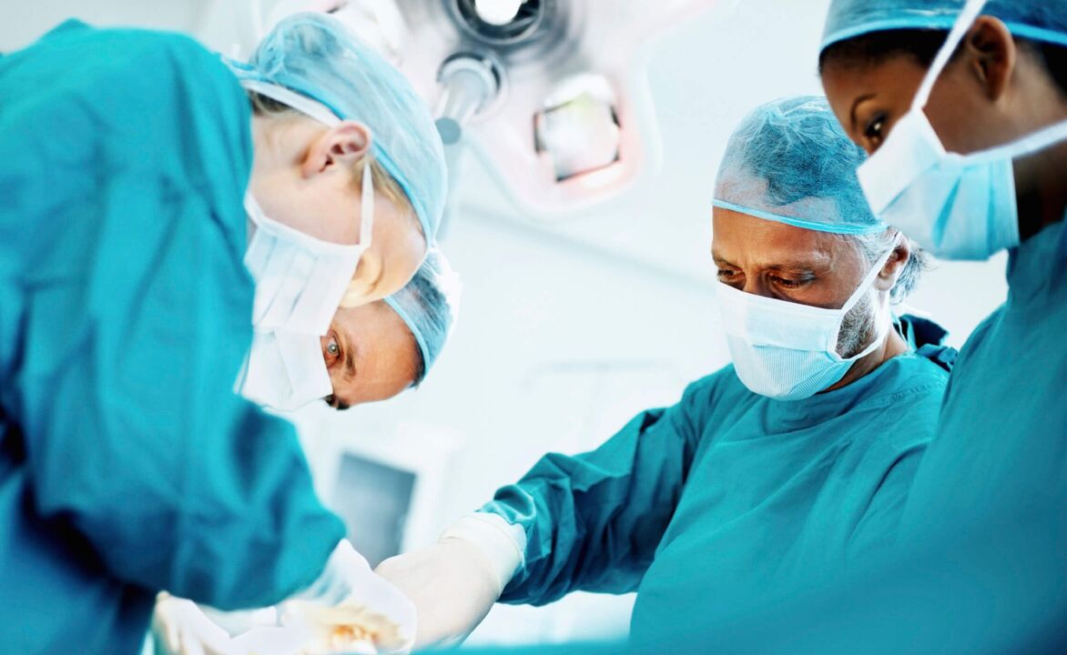 Dzimumlocekļa paplašināšanās process, ko veic ķirurgi ar operācijas palīdzību