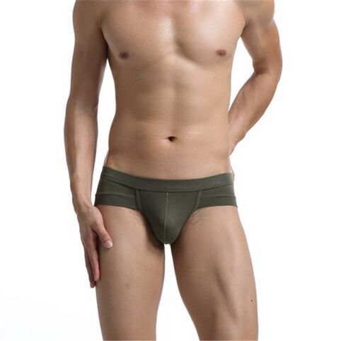 izskatīgs vīrieša rumpis